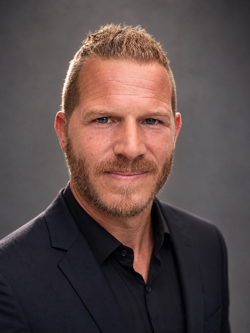 Portret van Bart van Kralingen, oprichter van DeviantX